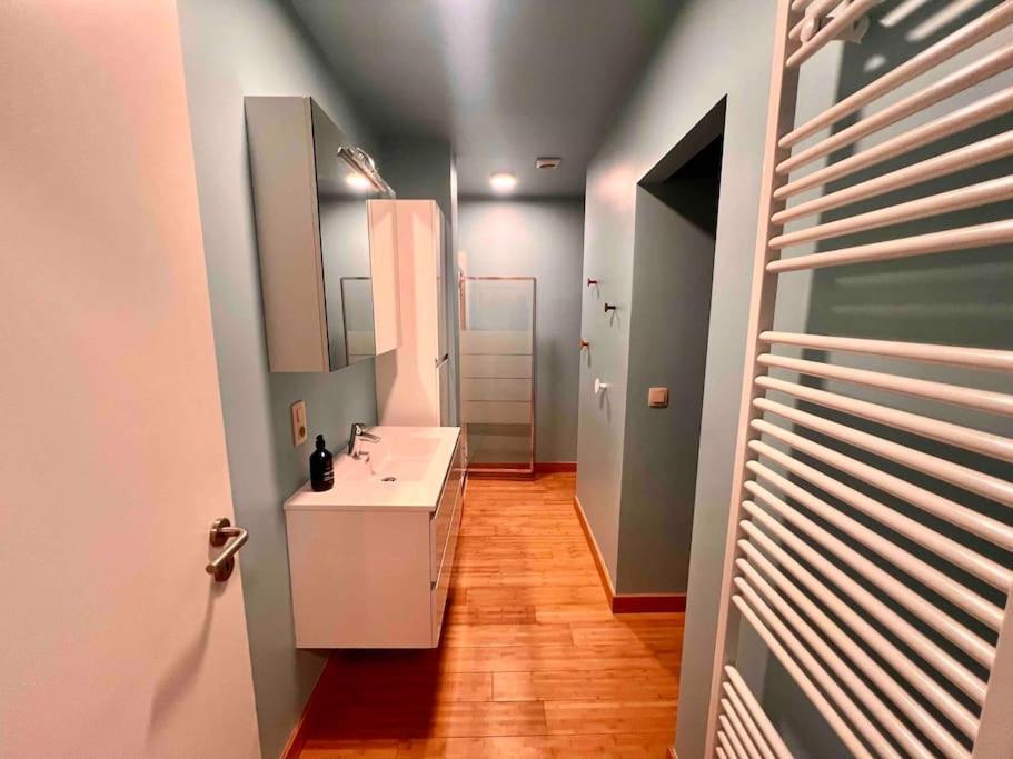 Appartamento Le Retro Chic - Grand Duplex Pour 6 Dans Le Centre Liegi Esterno foto
